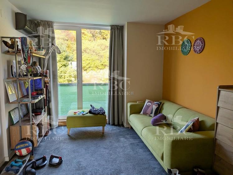 Penthouse cu 3 camere decomandat în Grigorescu