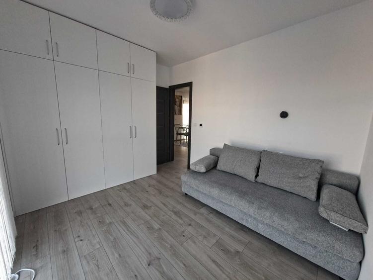 Apartament cu 3 camere semidecomandat în Central