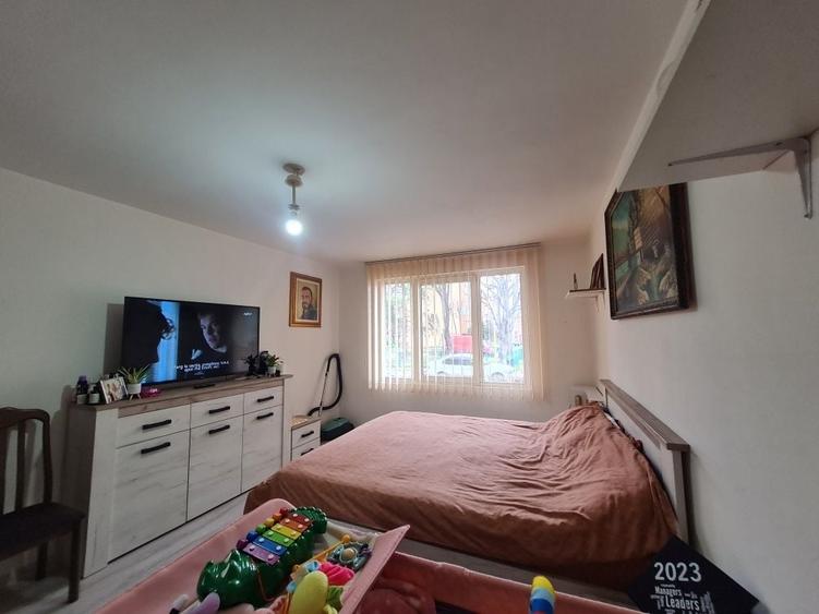 Apartament cu 3 camere decomandat în Craiter
