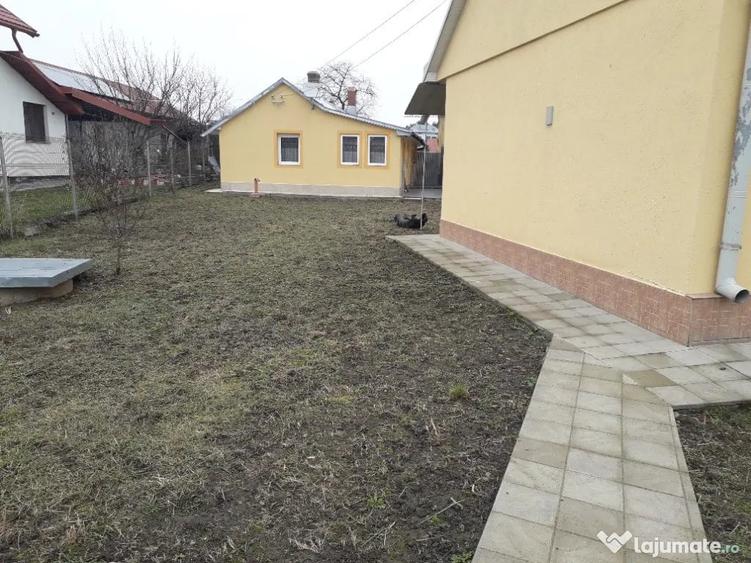 Casă cu 3 camere cu Teren 1800 Mp în Plopeni