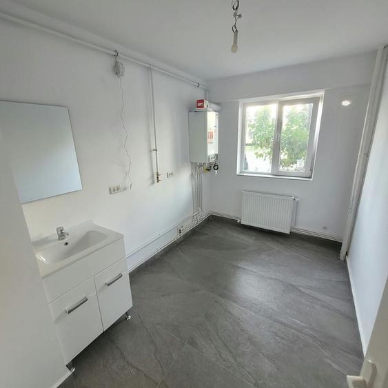 Spațiu comercial, de 52 mp, în Casa de Cultură