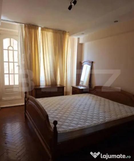 Apartament cu 3 camere decomandat în Central