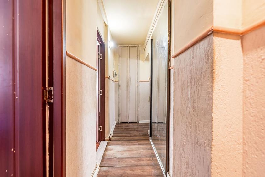 Apartament cu 5 camere semidecomandat în Micălaca