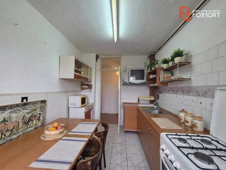 Apartament cu 4 camere semidecomandat în Micălaca