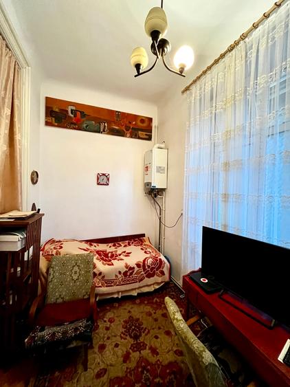 Apartament cu 3 camere semidecomandat în Calea Victoriei