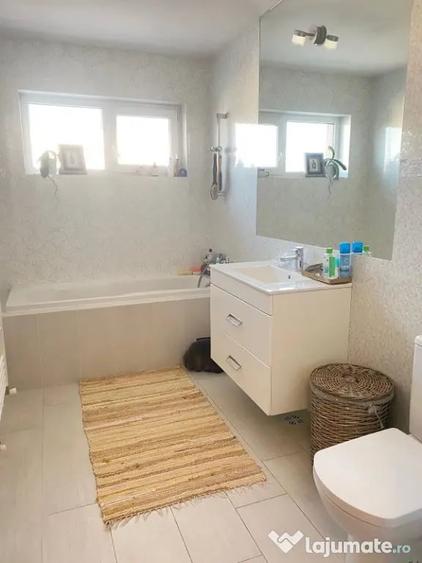 Casă cu 4 camere cu Teren 300 Mp în Central