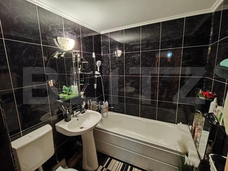 Apartament cu 3 camere decomandat, mobilat în Micro 12