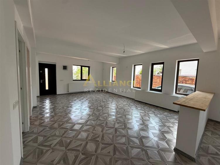 Casă individuală cu 6 camere cu Teren 555 Mp în Berceni