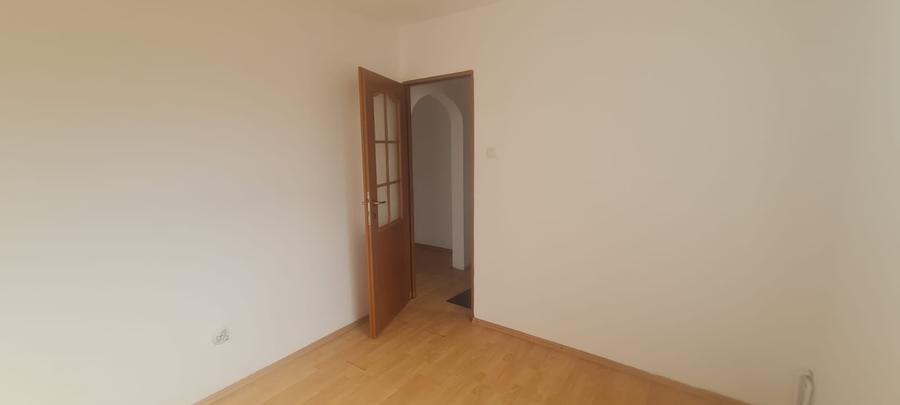 Apartament cu 3 camere în Aurel Vlaicu