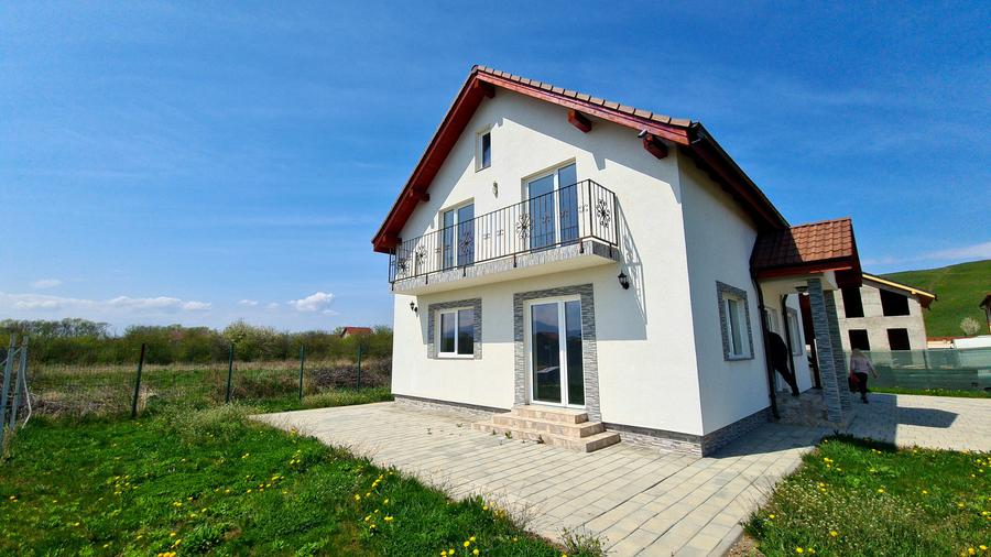 Casă cu 4 camere cu Canalizare în Sânpetru