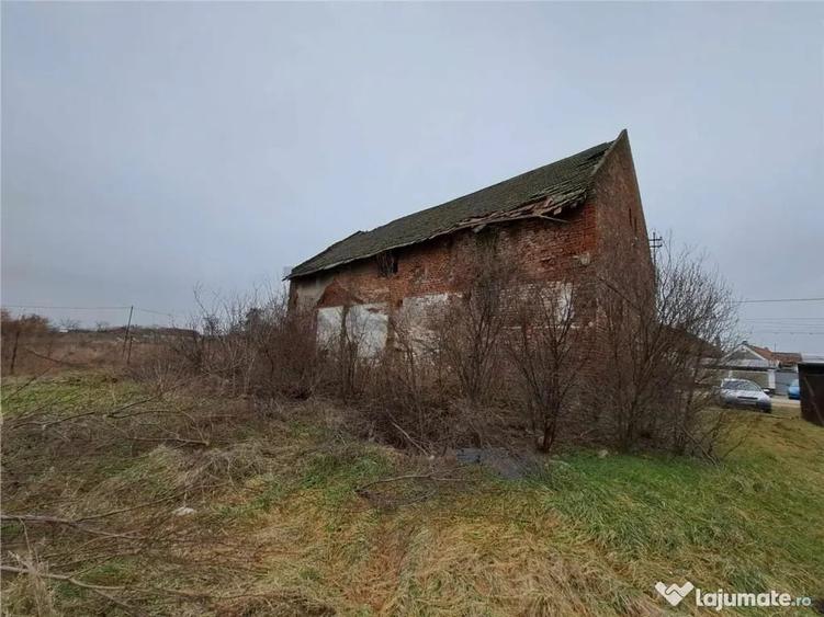 Casă cu 1 camere cu Teren 1798 Mp în Ciumeghiu