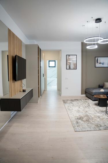 Apartament cu 3 camere decomandat în Exterior Vest