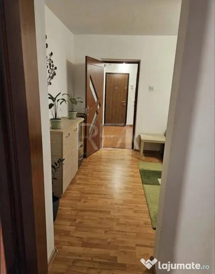 Apartament cu 3 camere semidecomandat în Gorjului