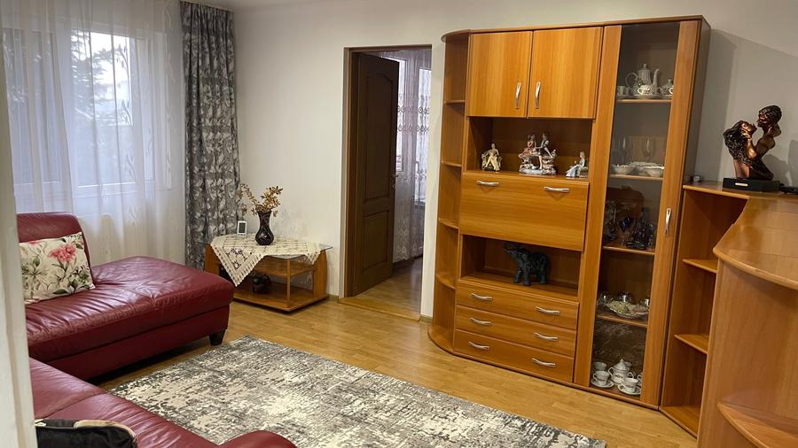 Apartament cu 4 camere decomandat în Central
