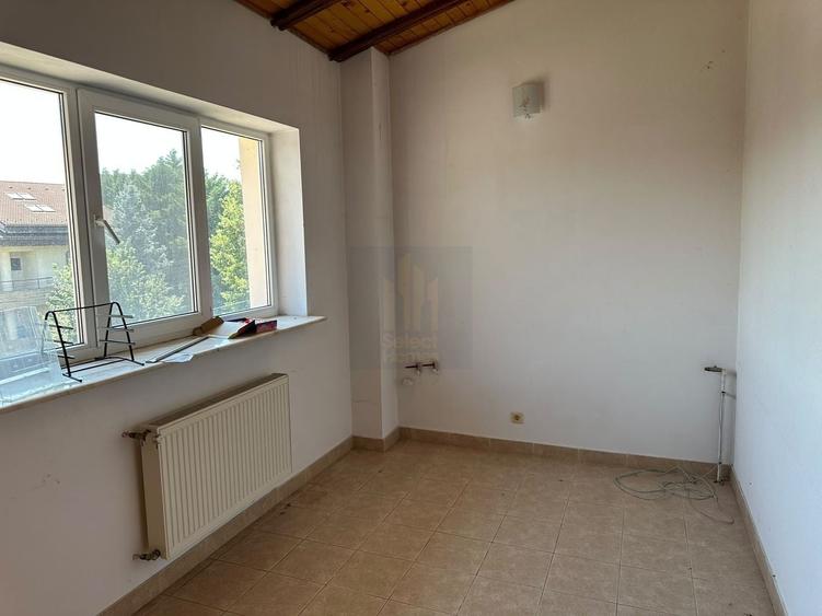 Casă individuală cu 10 camere cu Canalizare în Iancu Nicolae