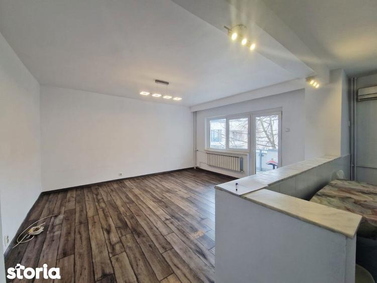 Apartament cu 3 camere decomandat în Tei