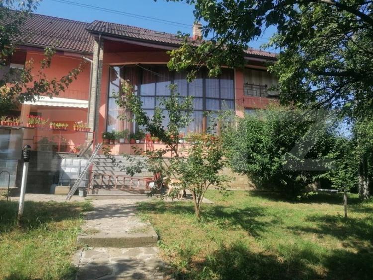 Casă cu 5 camere cu Teren 8800 Mp în Adâncata
