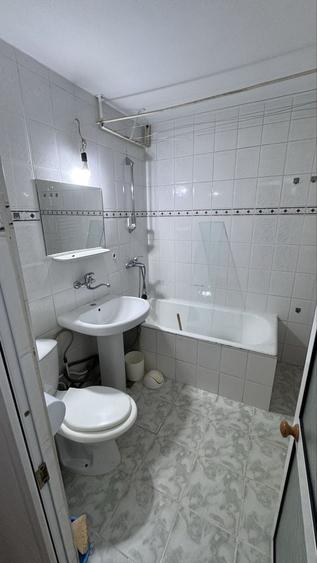 Apartament cu 4 camere decomandat în Exterior Vest