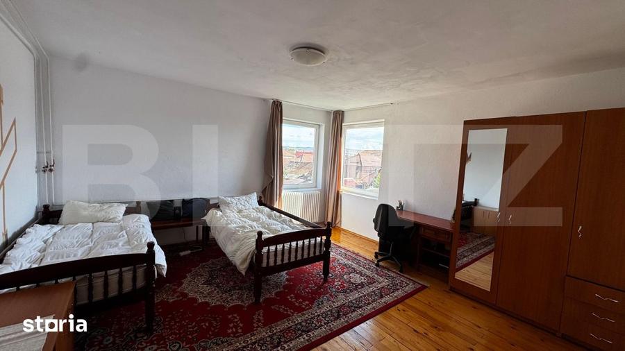 Casă cu 8 camere cu Teren 767 Mp în Lipoveni