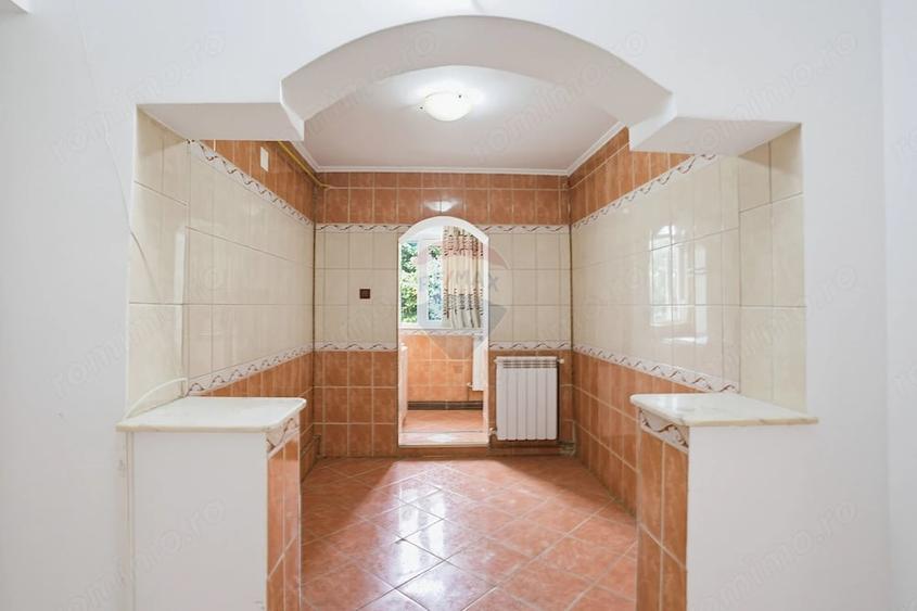 Apartament cu 3 camere decomandat în Spital