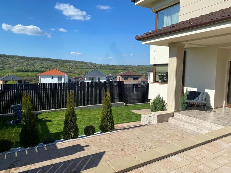 Casă individuală cu 5 camere cu Canalizare în Cisnădioara