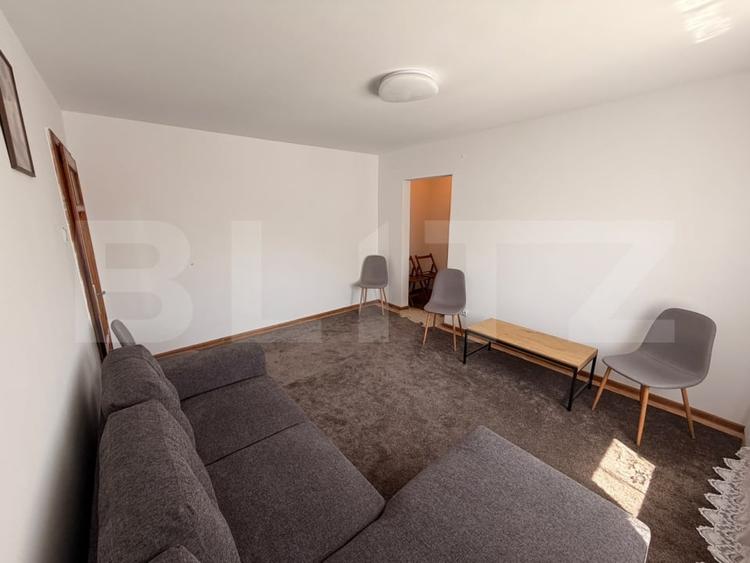Apartament cu 2 camere semidecomandat, mobilat în Micro 6