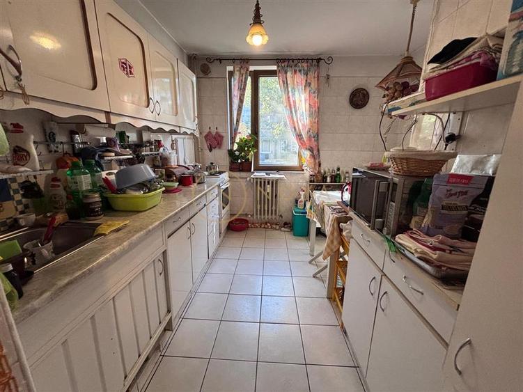 Apartament cu 3 camere decomandat, mobilat în Valea Ialomiței