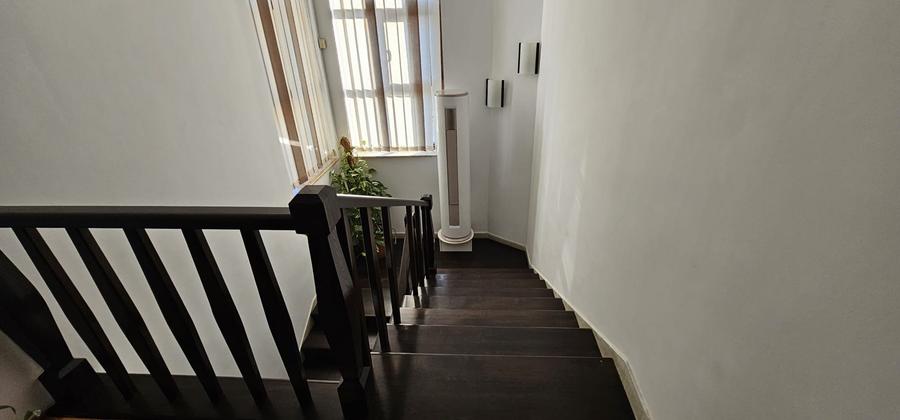 Vila cu teren de 1200 mp, ideal locuit/sediu de firma/clinica etc - 4