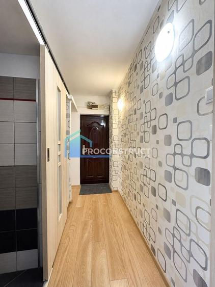 Apartament cu 2 camere semidecomandat, mobilat în Dacia