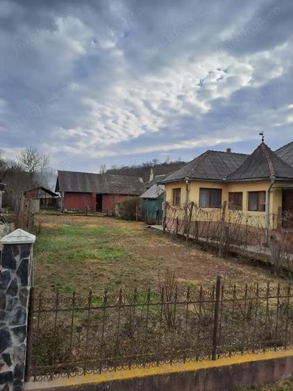 Casă cu 3 camere cu Teren 1450 Mp în Sânmărghita