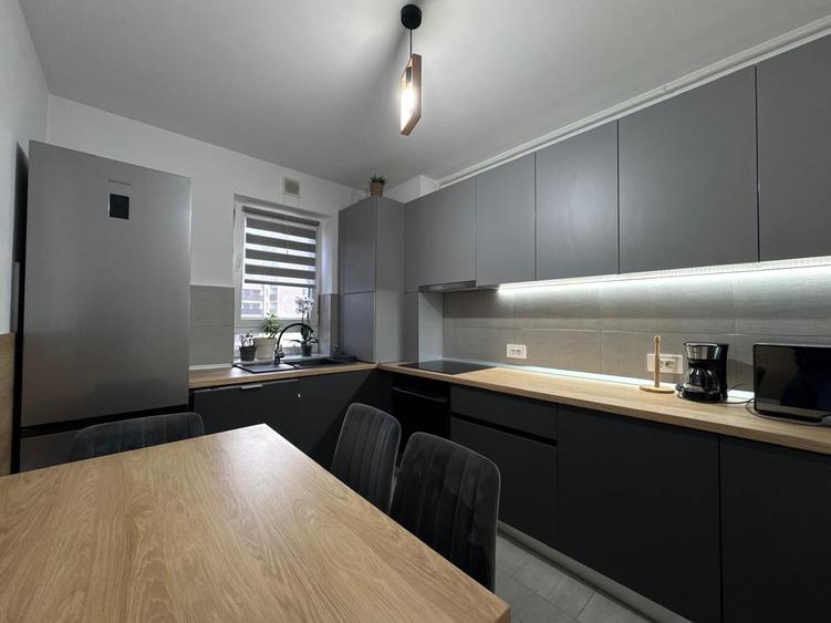 Apartament cu 2 camere decomandat, mobilat în Tractorul