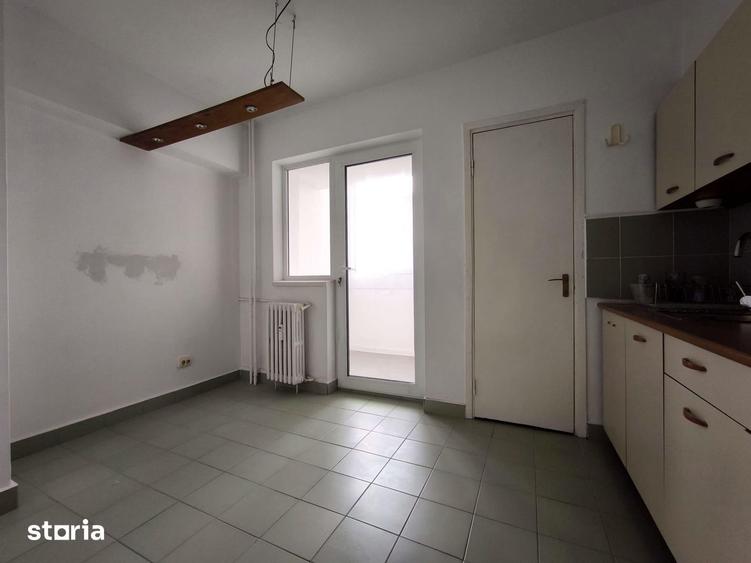 Apartament cu 4 camere în Decebal