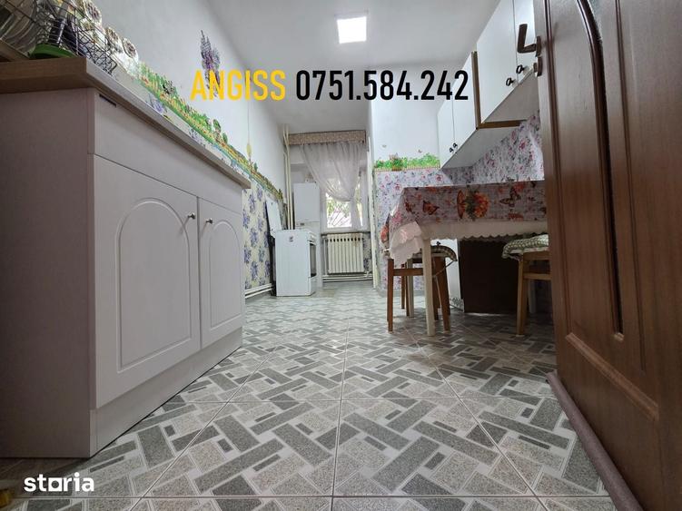 Apartament cu 3 camere decomandat în E3