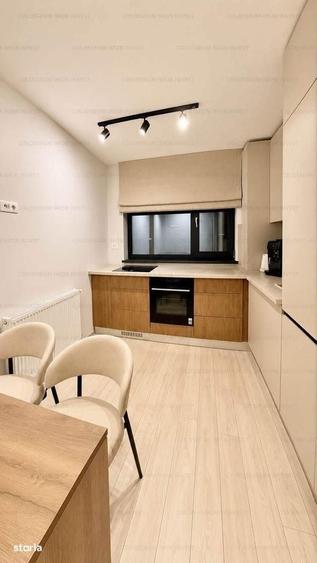 Apartament cu 3 camere decomandat în Tractorul