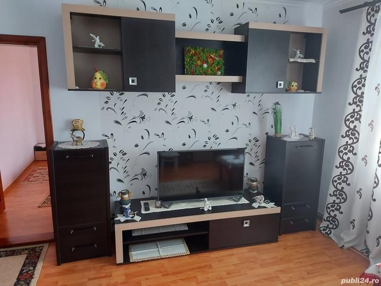 Apartament cu 3 camere semidecomandat în Câmpina