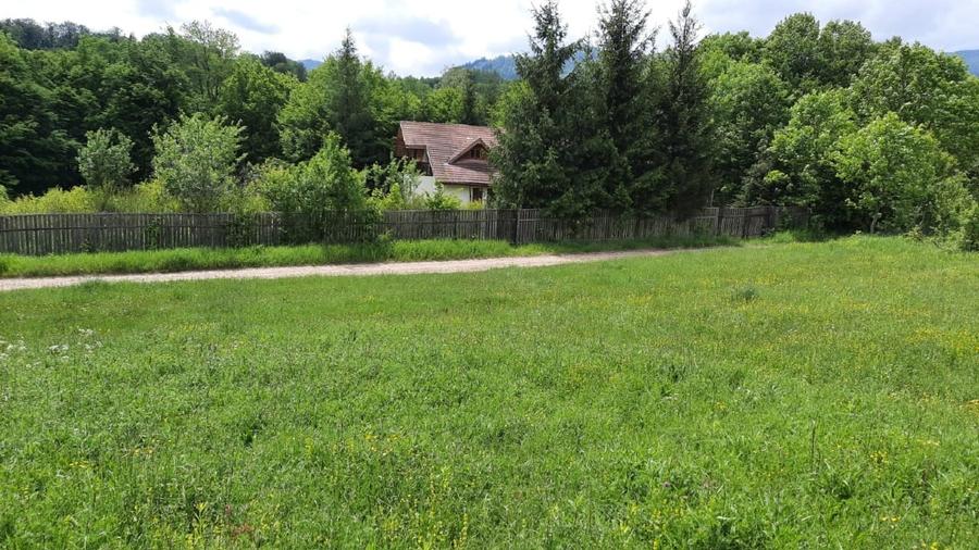 Casă individuală cu 5 camere cu Teren 4070 Mp în Soveja