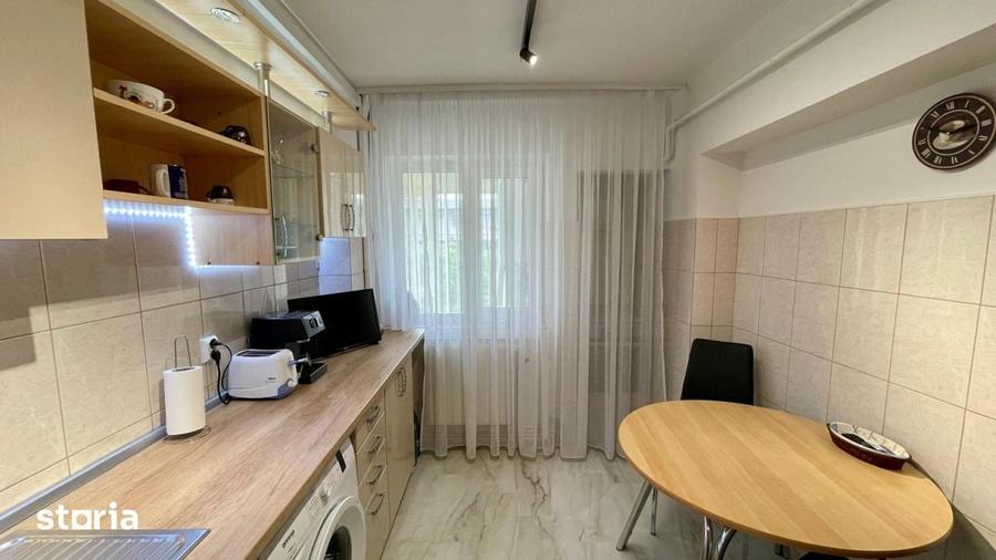 Apartament cu 3 camere decomandat în Central