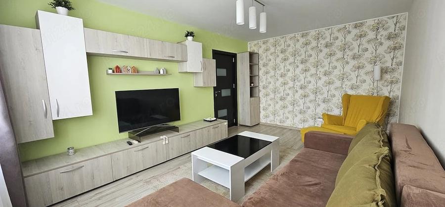 Apartament cu 3 camere decomandat în Titan