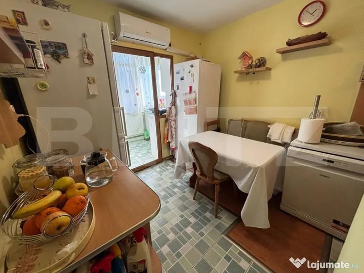 Apartament cu 3 camere decomandat în Nicolina