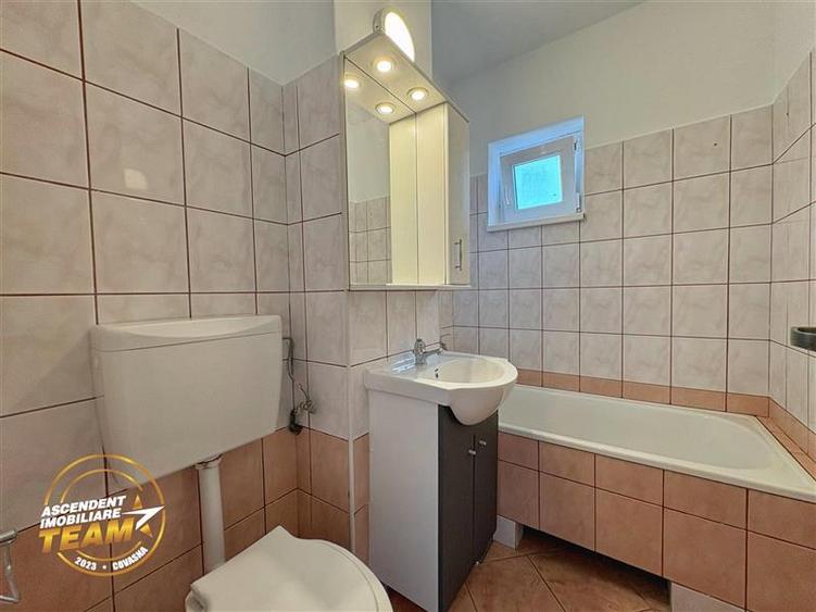 Apartament cu 2 camere decomandat în Simeria