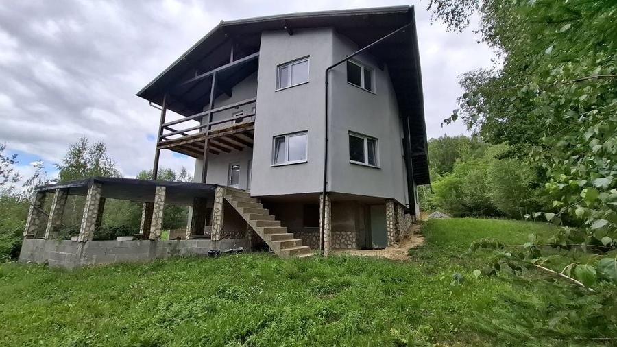Casă cu 4 camere în Central