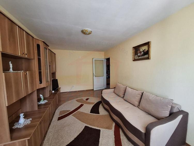 Apartament cu 2 camere decomandat, mobilat în Micro 20