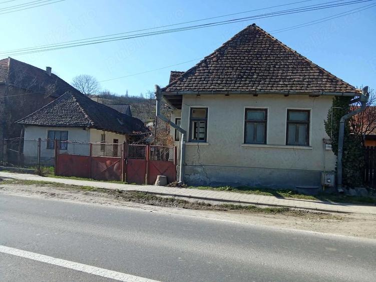 Casă cu 3 camere în Trei Sate