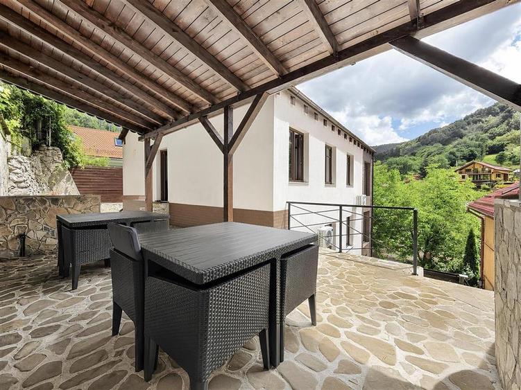 Apartament cu 2 camere decomandat, mobilat în Schei