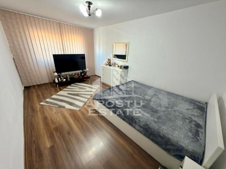Apartament cu 3 camere decomandat, mobilat în Lipovei