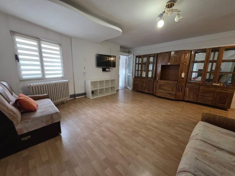 De închiriat apartament cu 3 camere – zonă centrală, Târgu Jiu - 2