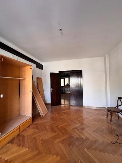 Apartament cu 4 camere decomandat în P-ța Romană