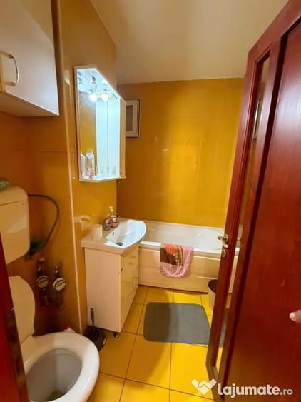 Apartament cu 3 camere decomandat în Exterior Vest