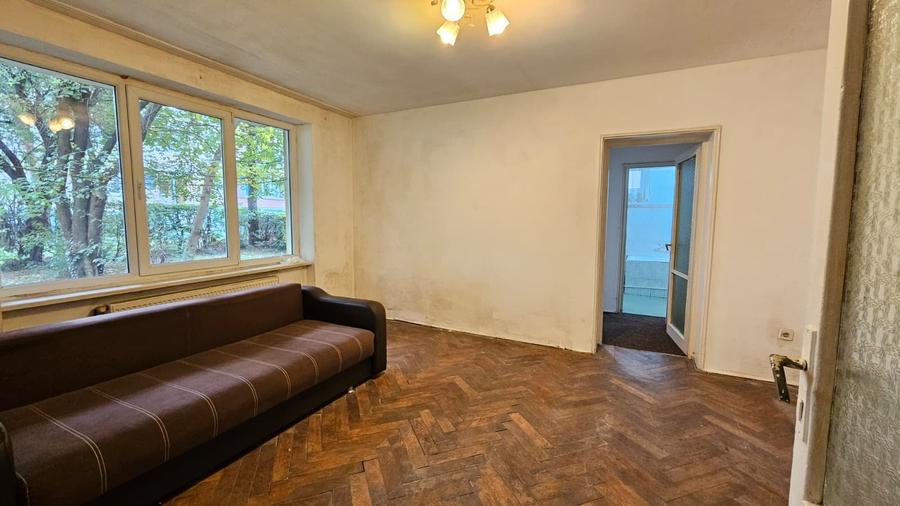 Apartament cu 3 camere în Tractorul