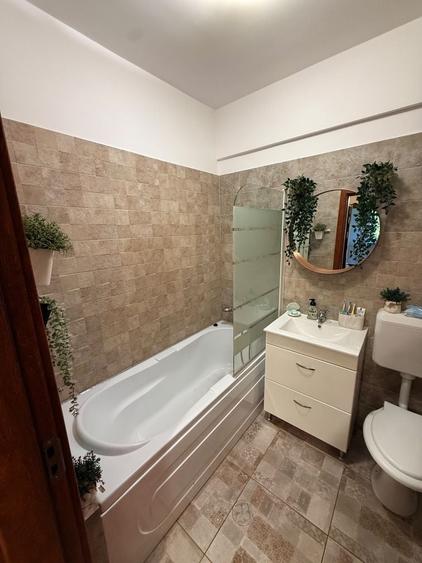 Apartament cu 3 camere decomandat în Exterior Vest